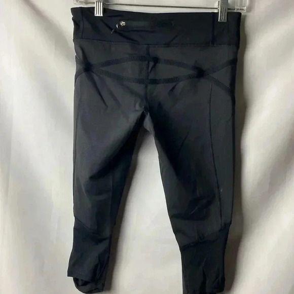 LULULEMON WO SIZE 6 RUN FOR YOUR LIFE CROP SPORT LEGGINGS BLACK WAIST ZIP POCKET - Picture 7 of 11